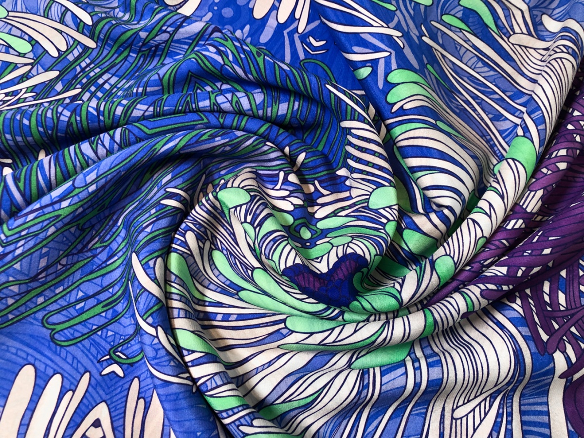Крепдешин-стрейч с цветочным абстрактным узором - Quorum