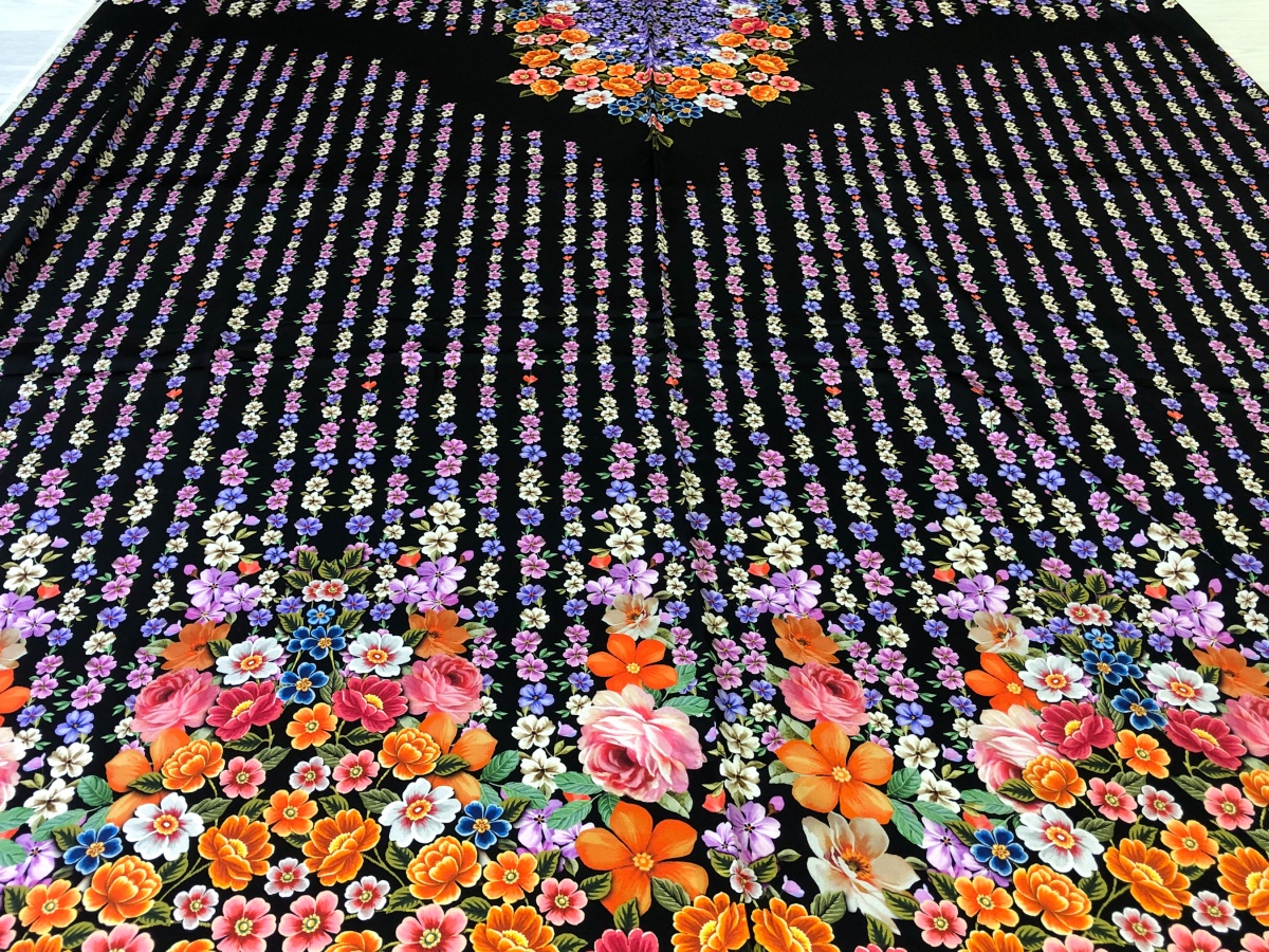 Атлас шелковый, купон с цветочным узором - Quorum