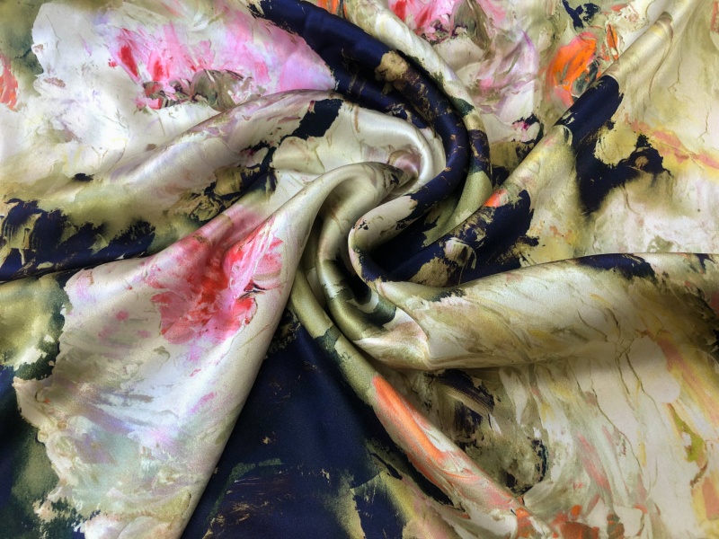 Шелковый атлас с абстрактными цветами - Ruffo Coli