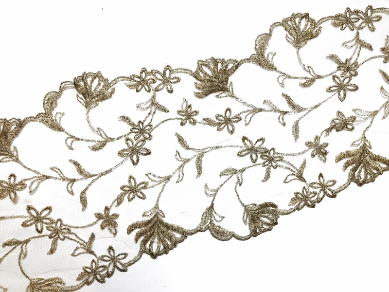 Тесьма из белого фатина с золотой вышивкой - Sophie Hallette