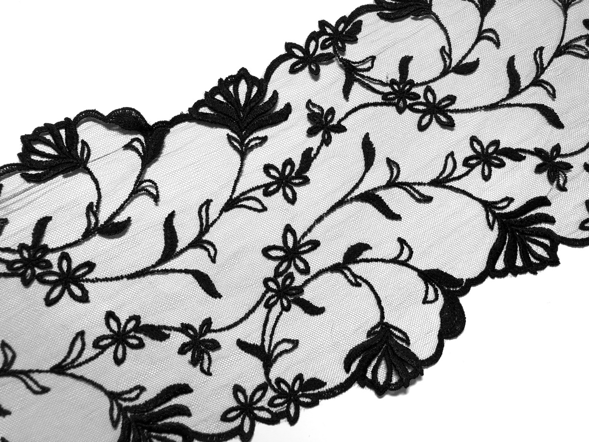 Тесьма из черного фатина с вышитыми цветами - Sophie Hallette