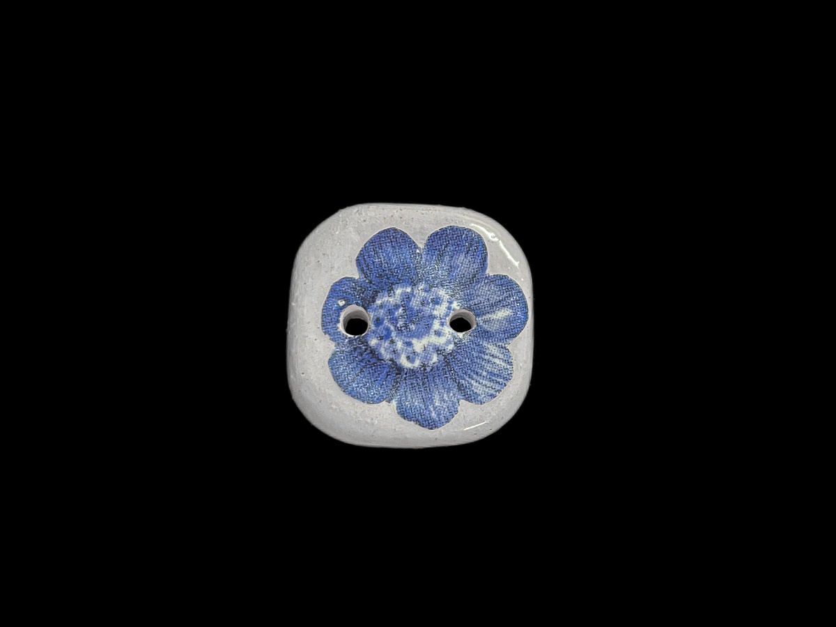Керамические пуговицы с голубыми цветами
